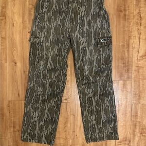 Green Cargo Pants with Durable Outdoor Design